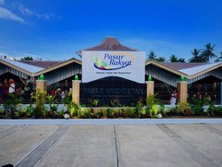 Bawa Oleh-oleh Celemek, Presiden Jokowi Resmikan Pasar di Purworejo