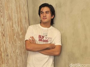 Polisi Datang saat Rizky Nazar Sedang Ngeganja Polisi Datang saat Rizky Nazar Sedang Ngeganja