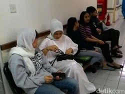 Tokoh Nasional Melayat Tuty Alawiyah di Rumah Duka