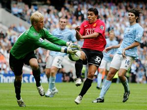 Agen Carlos Tevez Balas Gary Neville, Kata-katanya Menohok