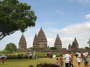 Megahnya Prambanan dan Legenda Roro Jonggrang