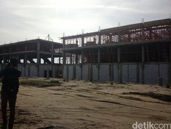 Melihat Pulau Reklamasi, Ruko dan dan Gardu Listrik Sudah Terbangun