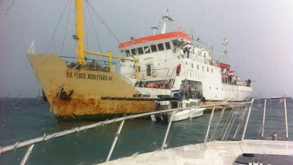 Kapal Sabuk Nusantara Kandas di Kep Seribu