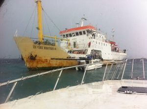 Kapal Sabuk Nusantara Kandas di Kep Seribu