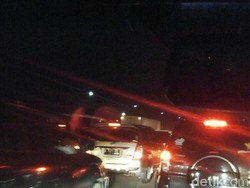 Sempat Macet 9 KM, Antrean Kendaraan di Tol Karawang Mulai Terurai