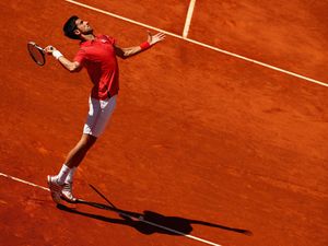 Djokovic Melaju, Wawrinka Terhenti Djokovic Melaju, Wawrinka Terhenti