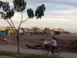 Rumah di Kejawan Juga Dicat Warna-warni Menuju Destinasi Wisata Kampung Nelayan