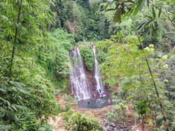Celebrity on Vacation: Main Floaties di Air Terjun Jagir Banyuwangi