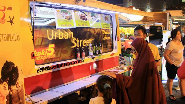 Berburu Makanan di Festival Food Truck MAG