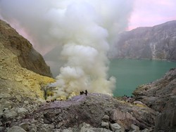 Sesak Nafas, Seorang Wisatawan Ijen Meninggal Dunia