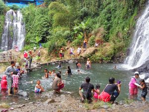 Sebelum Tur ke Ijen, Sempatkan Nikmati Dinginnya Air Terjun Kembar Jagir