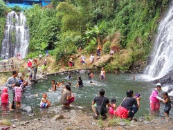Sebelum Tur ke Ijen, Sempatkan Nikmati Dinginnya Air Terjun Kembar Jagir