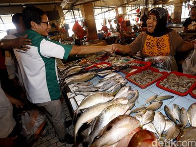 Sandiaga Uno Blusukan ke Pasar Tradisional Rawamangun