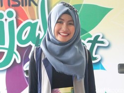 Datang Sejak Pukul 3 Pagi, Hijabers Cirebon Ini Bawa Kandang untuk Menari