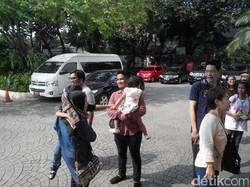Warga Antusias Wisata Sejarah di Balai Kota DKI, Sambil Foto Bareng Ahok