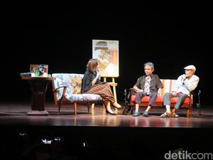 Diskusi Dua Legenda Sastra Indonesia Berlangsung Penuh Tawa