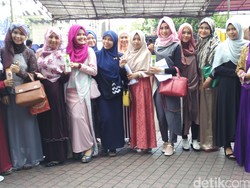 Ratusan Hijabers Padati Menara Bank Mega Untuk Audisi Sunsilk Hijab Hunt 2016