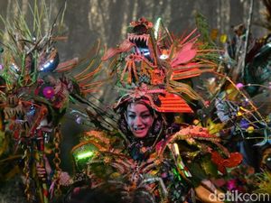 Meski Hujan Deras, Semarang Night Carnival Dibanjiri Wisatawan