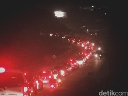 Macet Parah, Tangkuban Parahu-Bandung 5 Jam!