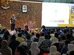 Kang Yoto Minta Anak Muda Makin Kreatif di Era Digital
