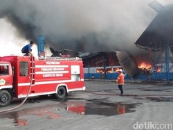 Sistem Hydrant Tak Berfungsi, Proses Pemadaman di Gudang New Era Lambat