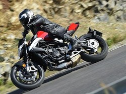 Asyiknya Jelajahi Italia Pakai MV Agusta