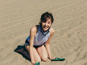 Tiffany SNSD Happy dan Seksi di Atas Pasir Tiffany SNSD Happy dan Seksi di Atas Pasir