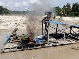 Polisi Musnahkan Alat Penambangan Emas Ilegal di Riau