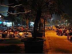 Nongkrong Asyik Malam Hari di Jember, Alun-alun Tempatnya!