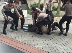 Demo HMI di KPK Ricuh, Seorang Polisi Terluka Kena Lemparan Batu