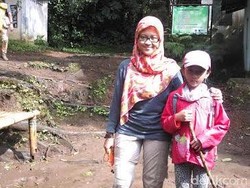 Saat Mendaki Gunung Bukan Hanya Milik Orang Dewasa, Tapi Juga Anak-anak Kecil ini