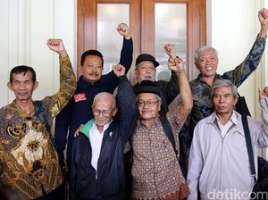 Korban Tragedi 1965 Datangi Kantor Luhut