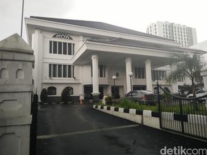 Penjelasan Humas DPRD Jabar soal Anggaran Baju Baru Rp1,7 M Penjelasan Humas DPRD Jabar soal Anggaran Baju Baru Rp1,7 M