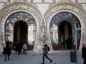 Patung Bersejarah Hancur Gara-gara Penggila Selfie