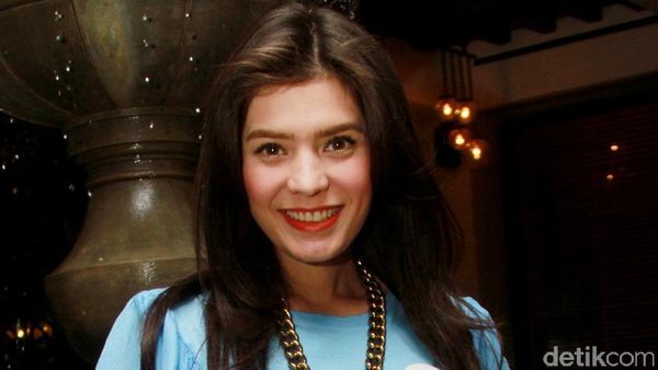 Carissa Putri si Ibu Muda nan Cantik