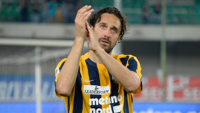 Luca Toni of Hellas Verona Greets and thanks fans after his last match after the Serie A match between Hellas Verona FC and Juventus FC at Stadio MarcAntonio Bentegodi on May 8, 2016 in Verona, Italy.