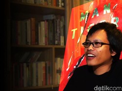 Eka Kurniawan: Banyak yang Harus Dibereskan dari Sastra Kita