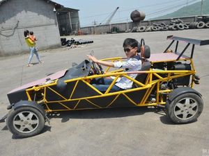 Pria Ini Buat Mobil Balap Cuma Rp 18 Jutaan