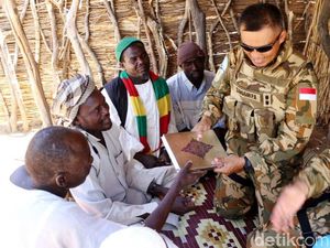 Satgas Indobatt Beri Bantuan Alquran ke Warga Darfur