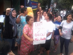 Diberi SP-1, Warga Lauser Kebayoran Baru Aksi Tolak Digusur