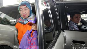 Devyanti Rochaeni Jalani Pemeriksaan