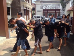 Setelah Memperkosa, 5 Pria di Karawang ini Rampas Motor dan Harta Korban