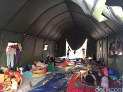 Warga Relokasi Kampung Akuarium Mulai Tinggal di Tenda Darurat