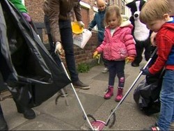 Balita ini Jadi Inspirasi Aksi Pungut Sampah di Inggris