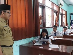 Bupati Anas Perhatikan Infrastruktur Sekolah Hingga Kuku Siswa Saat Sidak UN SMP