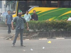 Massa HMI Ricuh di Gedung KPK, Jalur Lambat Arah Mampang Ditutup