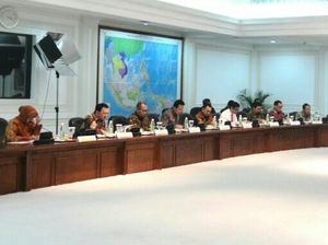 Sempat Ngobrol dengan Risma, Ahok Mengaku Tak Bahas Pilgub DKI Sempat Ngobrol dengan Risma, Ahok Mengaku Tak Bahas Pilgub DKI