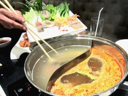 Coca Suki: Segar dan Sehat, Hot Pot Thailand Asli dengan Kuah Tom Yum