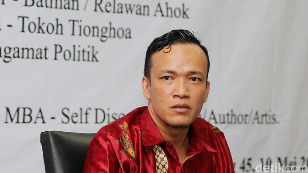 Relawan Ahok dari komunitas Batman Immanuel Ebenezer
