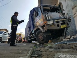Rem Blong, Truk Tronton Seruduk Tempat Praktik Dokter di Sukabumi